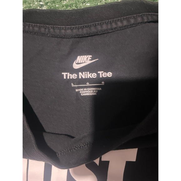 Black Nike "Just Do It" tee - Picture 3 of 3
